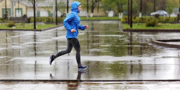 Бег в куртке