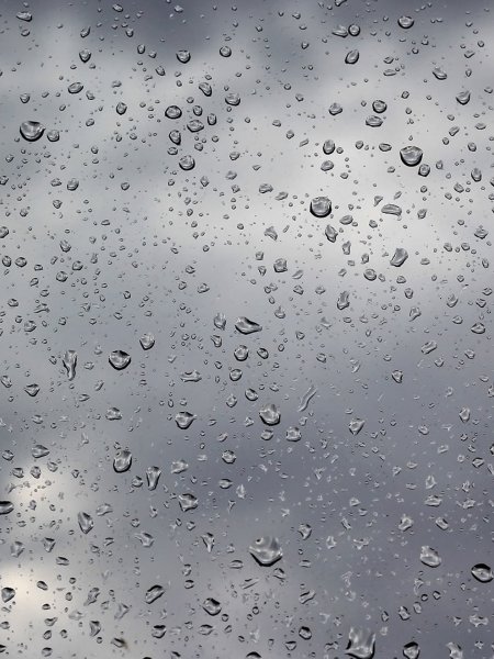 Дождь на стекле