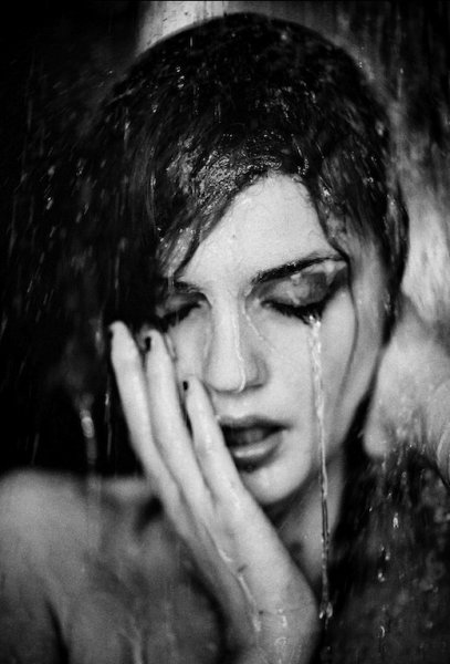 Фотосессии девушек в слезах