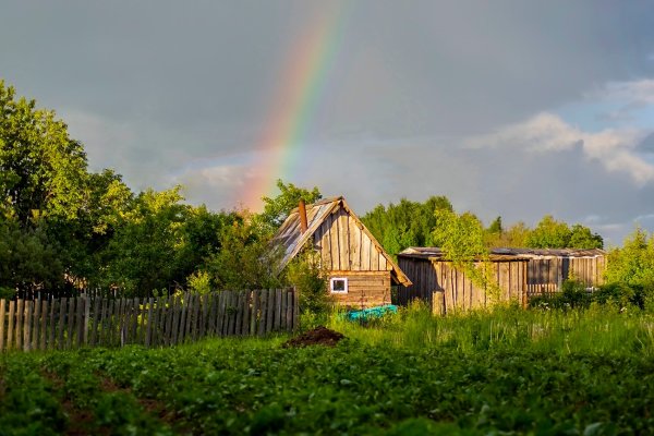 Радуга в деревне летом