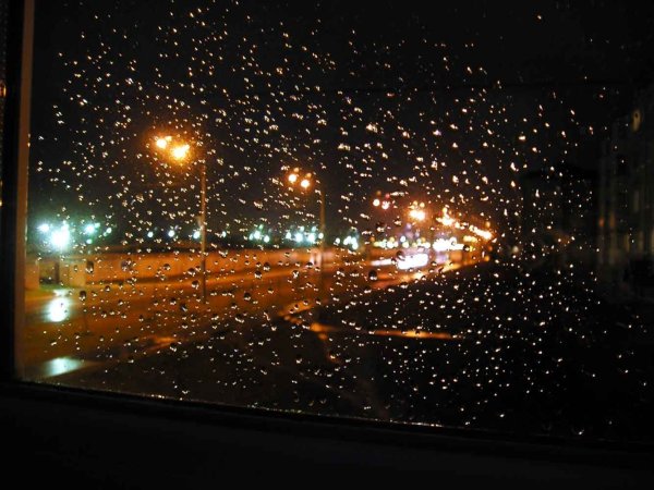 Дождь из машины ночью