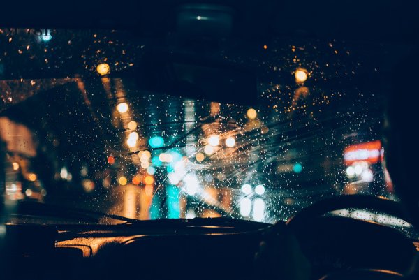 Ночной город дождь машины