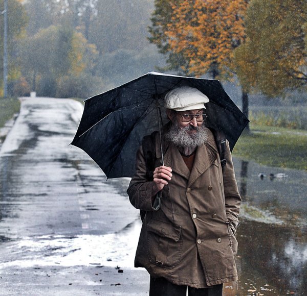 Старик с зонтиком