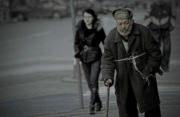 Старик на улице