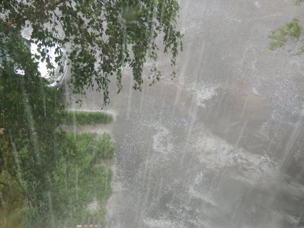 Ливень и град