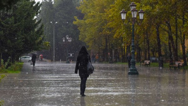 Ливень пасмурно лето