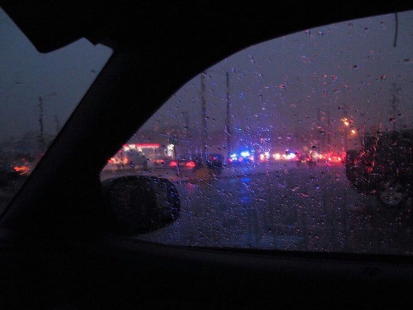 Вид из машины ночью