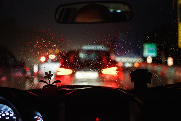 Вид из машины ночью