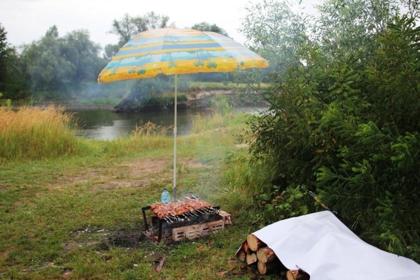 Шашлык под дождем
