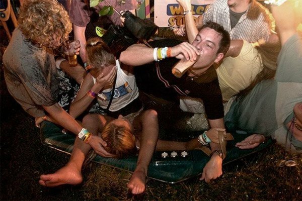 Пьяная тусовка