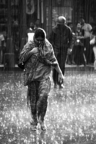 Человек под дождем