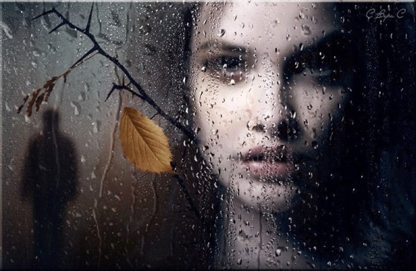 Женщина у дождливого окна