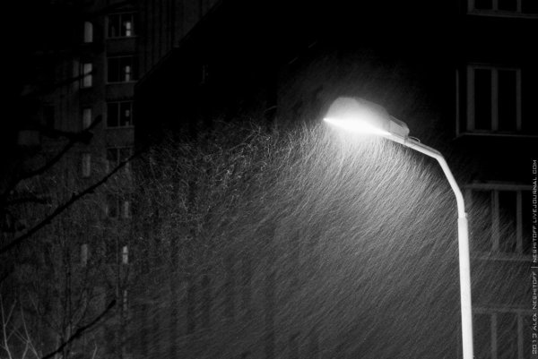 Фонпрный столб в темно е