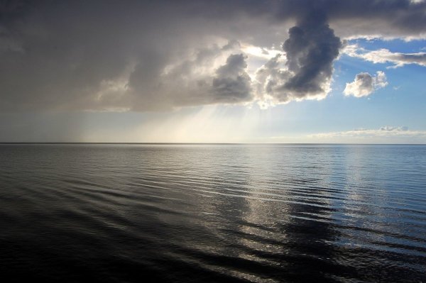 Дождь над морем