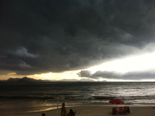 Дождь на море