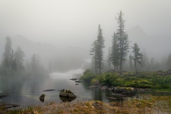 Озеро художников Ергаки в тумане
