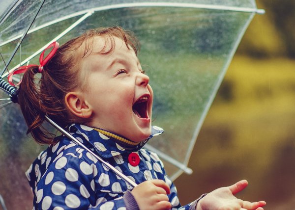 Счастливые люди на прогулку вышли