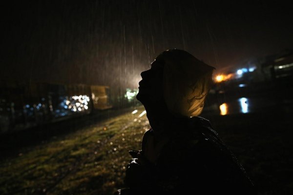 Парень в капюшоне одиночество