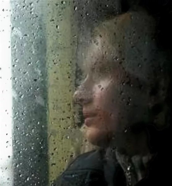 Парень у дождливого окна