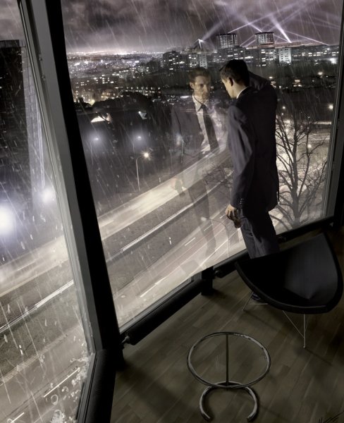 Парень у окна грусть