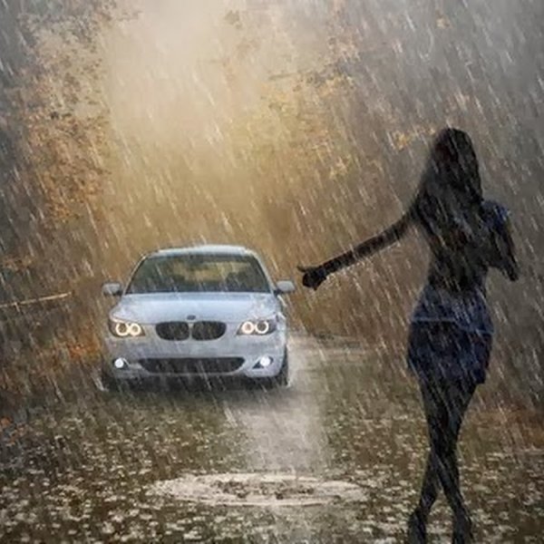 Машина под дождем