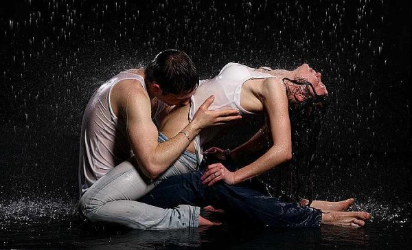 Танец страсти под дождем