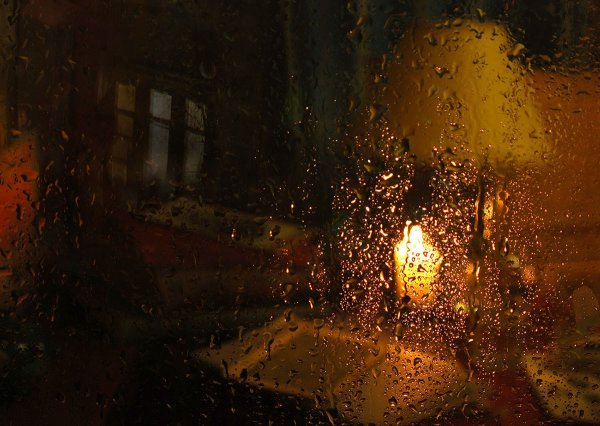 Дождливый вечер на стекле