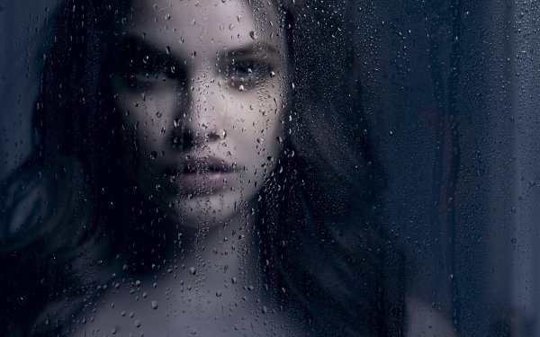 Barbara Palvin вода