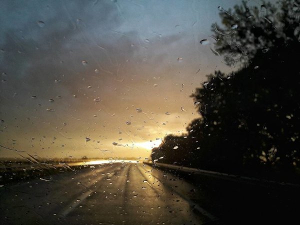 Дорога дождь машина