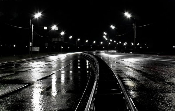 Тёмная ночная трасса