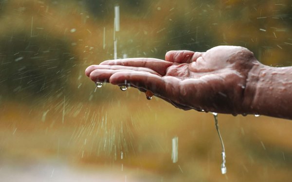 Бог наливает дождь фото