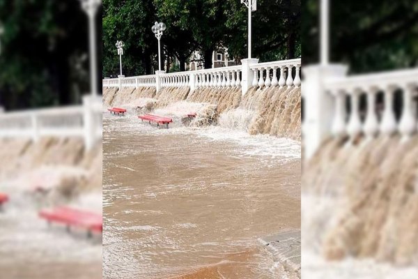 Набережная Геленджика затопило