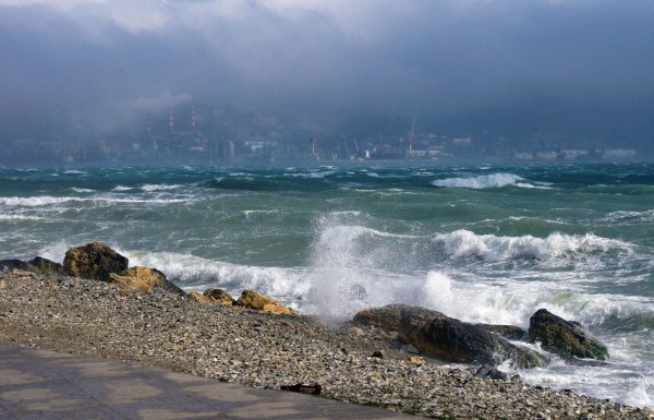 Новороссийск набережная шторм