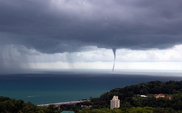 Смерч в Сочи на черном море
