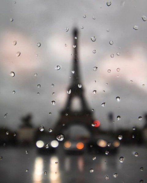 Дождь в Париже ()
