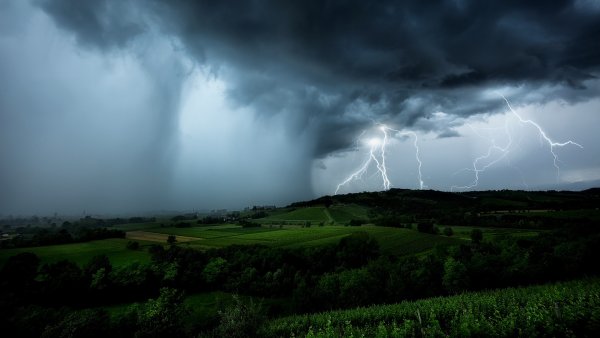 Природа с грозой