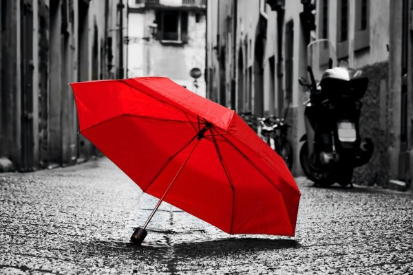 Красный зонтик