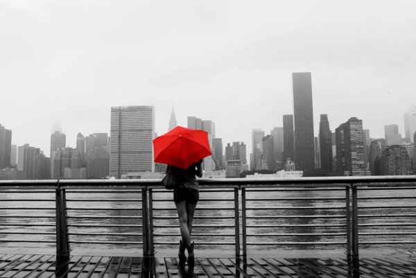 Красно серый город