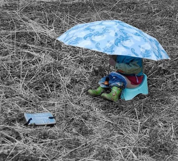 Спрятались от дождя