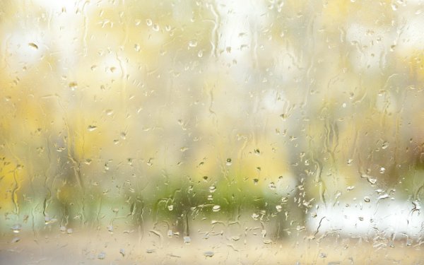 Капли на стекле