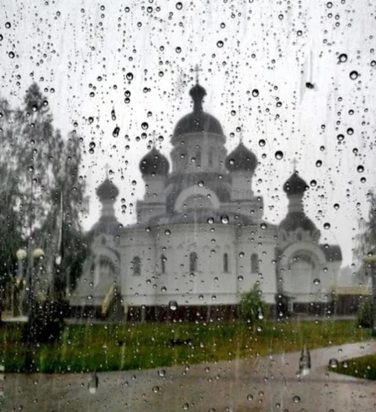 Церковь дождь