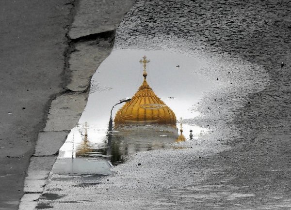 Храм Христа Спасителя дождь