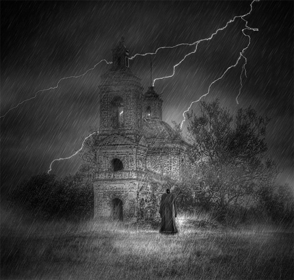 Заброшенная Церковь ночью