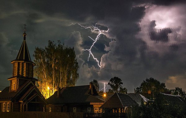 Церковь гроза