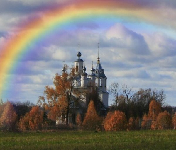 Радуга над храмом в Верхотурье в