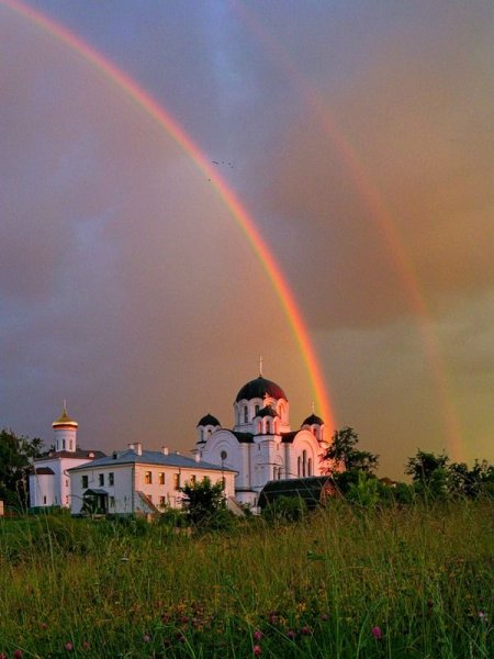 Радуга над православным храмом
