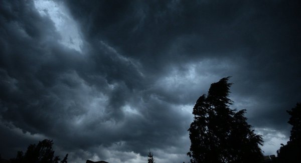 Шквалистый ветер и гроза