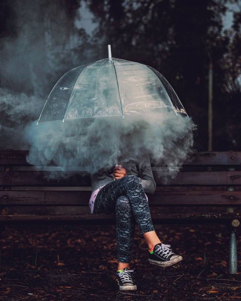 Девушка с кальяном