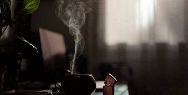 Дым сигареты и кофе