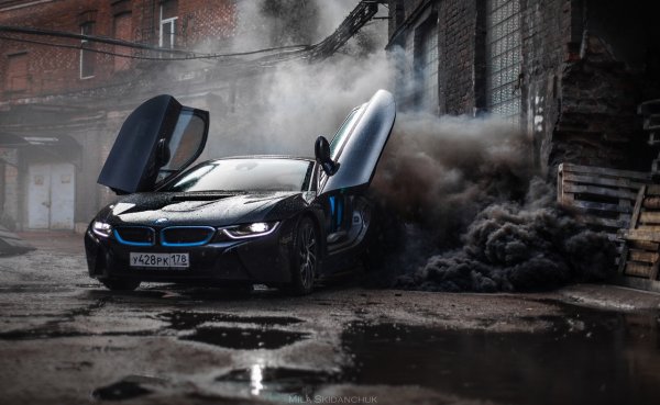 BMW i8 в дыму